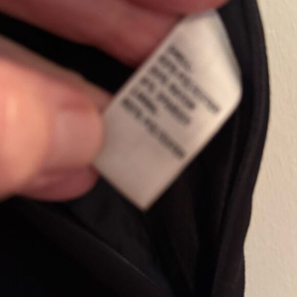 Chaus‎ Black skirt size 16. Back slits. Zipper and hook and eye on the side. - Picture 2 of 8